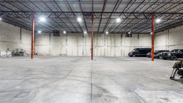 8500 NW 30th Ter, Doral, FL 33122