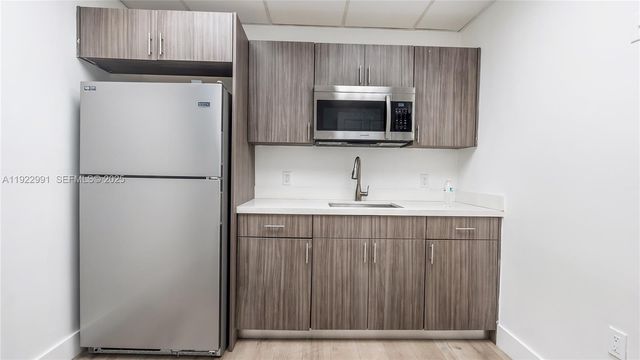 8500 NW 30th Ter, Doral, FL 33122