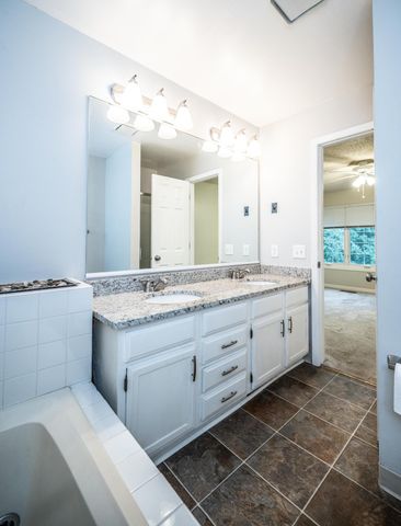 3590 Blue Jay Way 201, Eagan, MN 55123