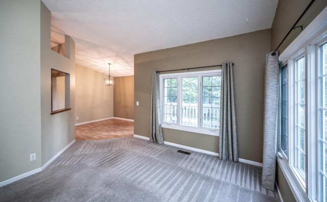 3590 Blue Jay Way 201, Eagan, MN 55123