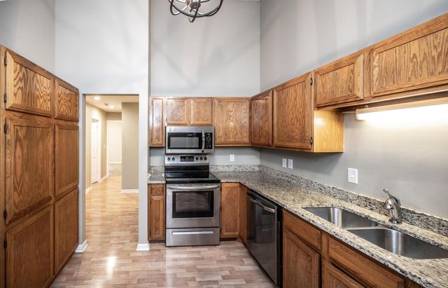 3590 Blue Jay Way 201, Eagan, MN 55123