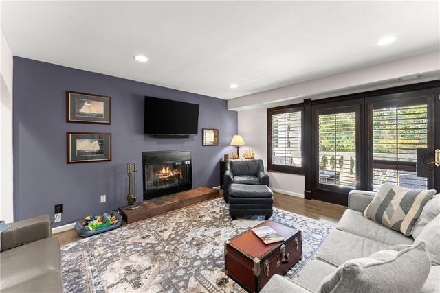 9220 Mainsail Drive, Gainesville, GA 30506