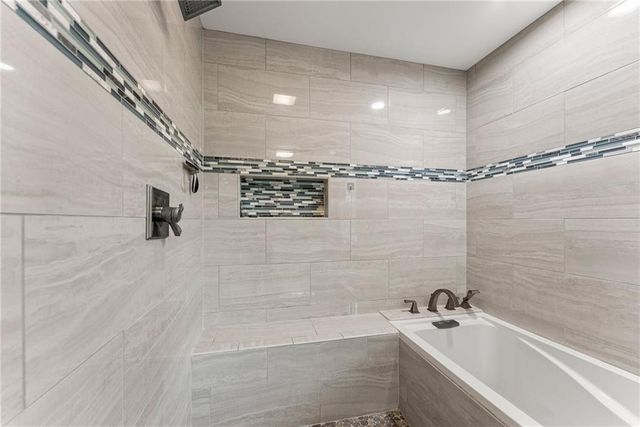 9220 Mainsail Drive, Gainesville, GA 30506