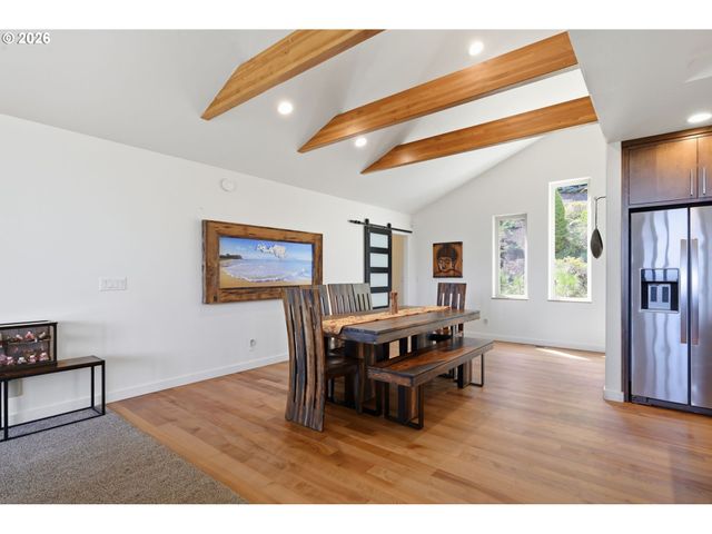 35885 ELLINGTON Dr, Springfield, OR 97478