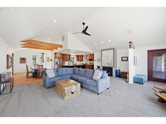 35885 ELLINGTON Dr, Springfield, OR 97478