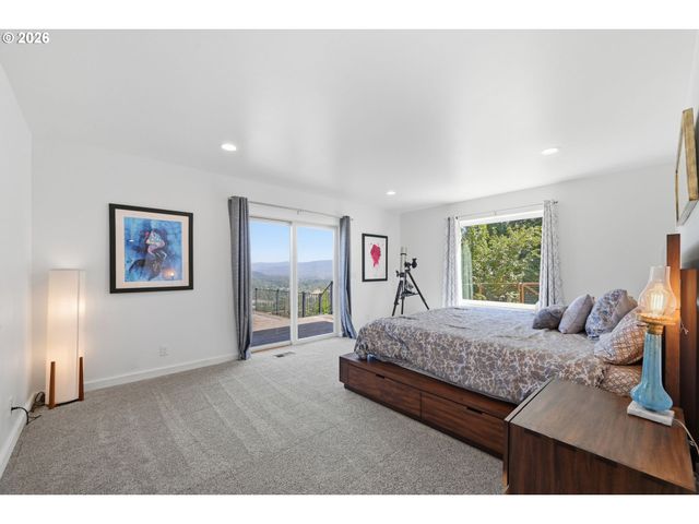 35885 ELLINGTON Dr, Springfield, OR 97478
