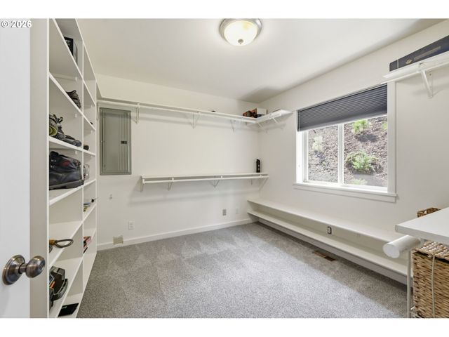 35885 ELLINGTON Dr, Springfield, OR 97478