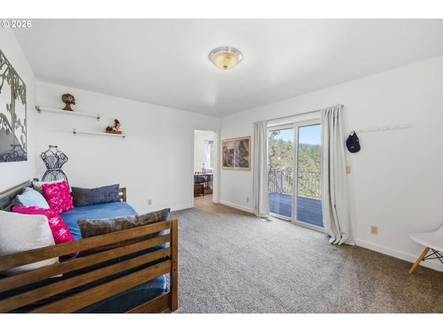 35885 ELLINGTON Dr, Springfield, OR 97478