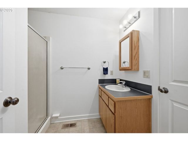35885 ELLINGTON Dr, Springfield, OR 97478