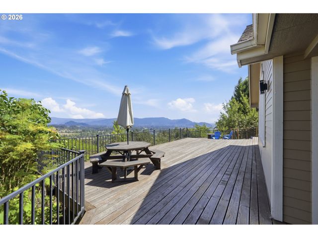 35885 ELLINGTON Dr, Springfield, OR 97478
