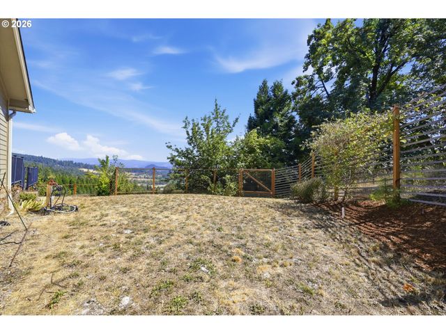35885 ELLINGTON Dr, Springfield, OR 97478