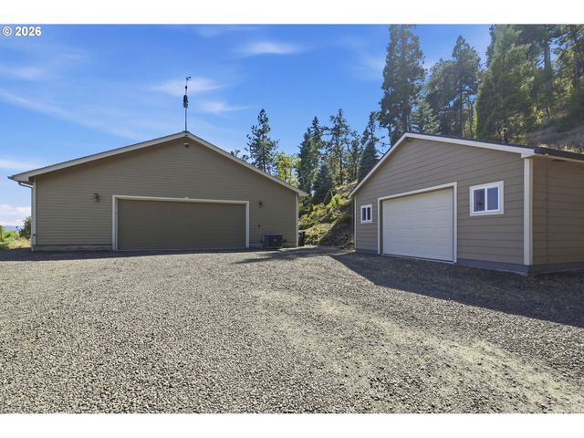 35885 ELLINGTON Dr, Springfield, OR 97478