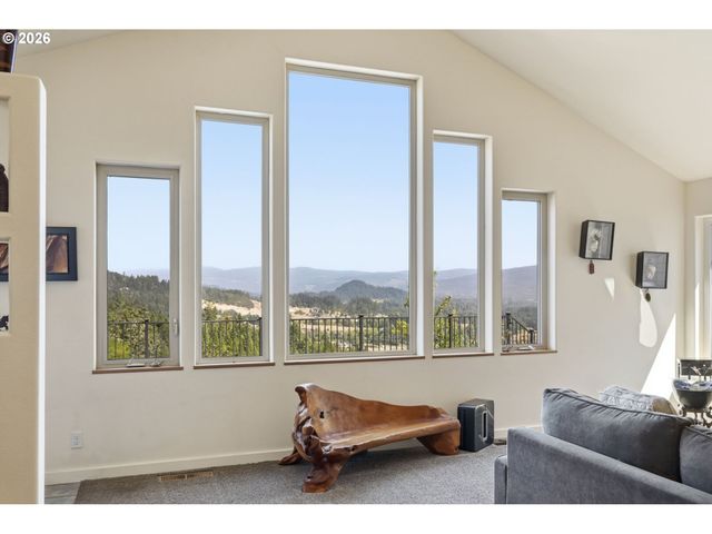 35885 ELLINGTON Dr, Springfield, OR 97478