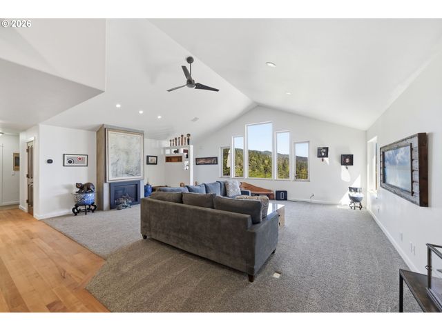35885 ELLINGTON Dr, Springfield, OR 97478