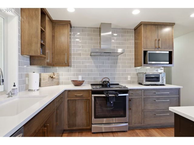 35885 ELLINGTON Dr, Springfield, OR 97478