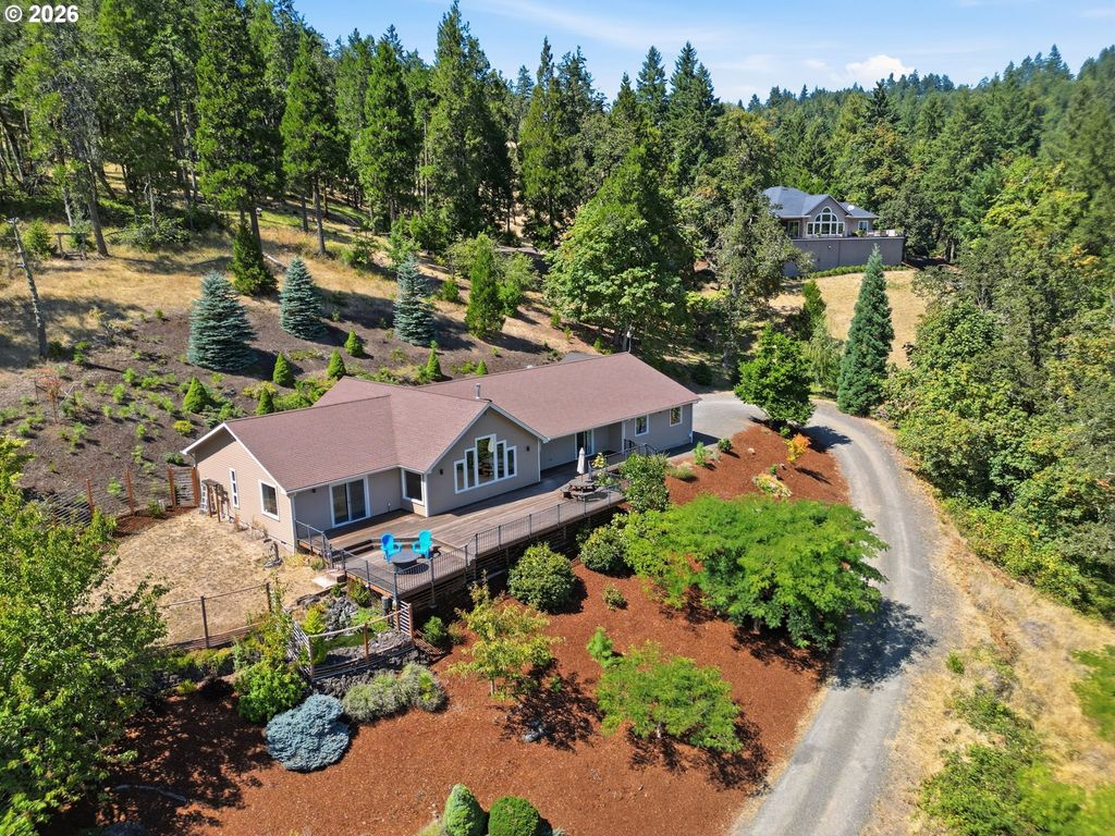 35885 ELLINGTON Dr, Springfield, OR 97478