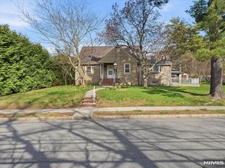 95 Sycamore Avenue, Livingston, NJ 07039