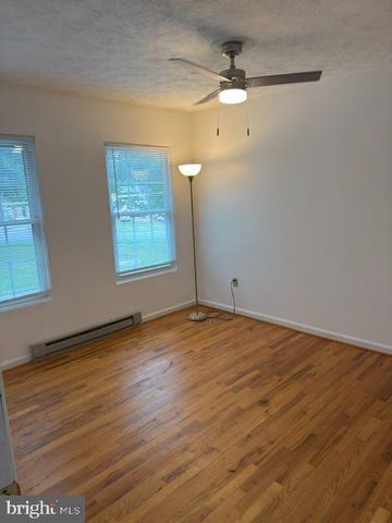 236 NOTTOWAY DR, Stephens City, VA 22655