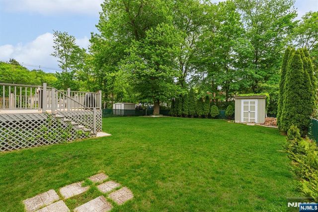 3 Roy Avenue, Bloomingdale, NJ 07403