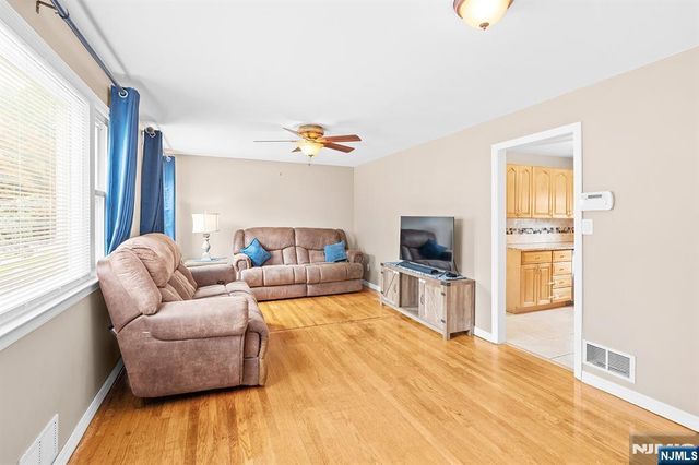 3 Roy Avenue, Bloomingdale, NJ 07403