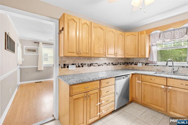 3 Roy Avenue, Bloomingdale, NJ 07403