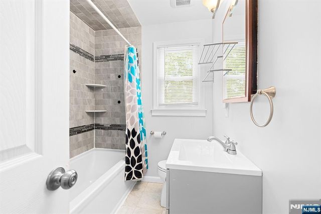 3 Roy Avenue, Bloomingdale, NJ 07403