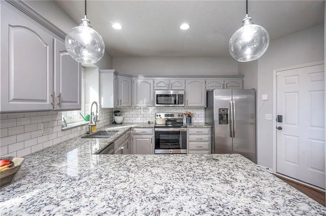 6719 W 147th Terrace, Overland Park, KS 66223