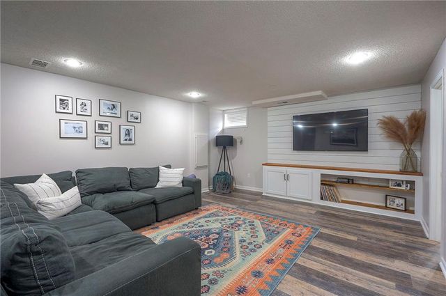 6719 W 147th Terrace, Overland Park, KS 66223