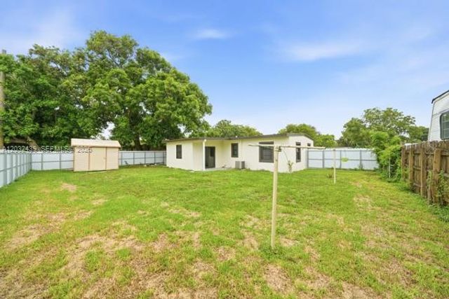2520 NW 160th St, Miami Gardens, FL 33054