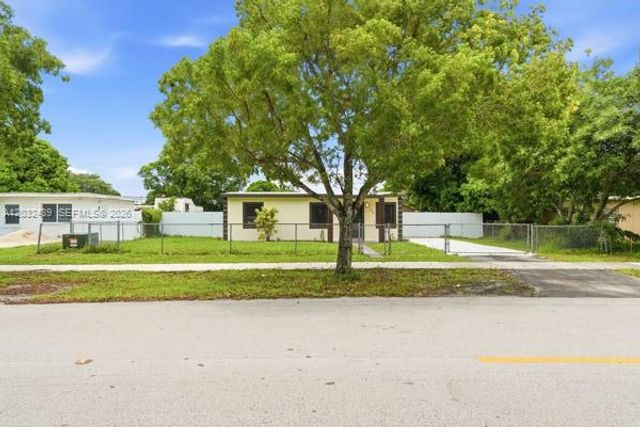 2520 NW 160th St, Miami Gardens, FL 33054