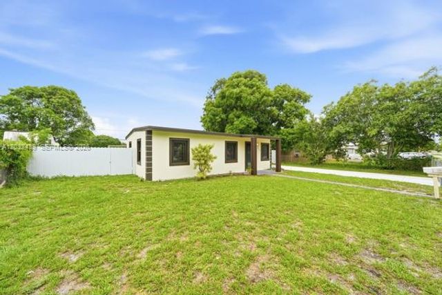 2520 NW 160th St, Miami Gardens, FL 33054