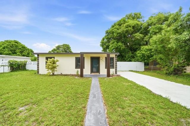 2520 NW 160th St, Miami Gardens, FL 33054