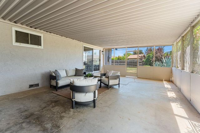 7577 Lemarsh Way, Sacramento, CA 95822