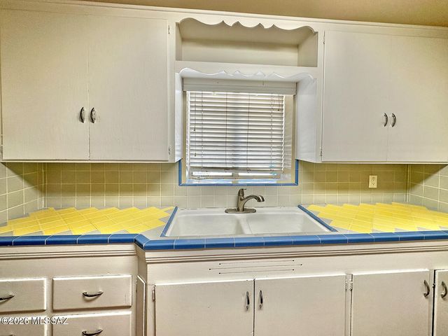 3018 E Seneca Street, Tucson, AZ 85716