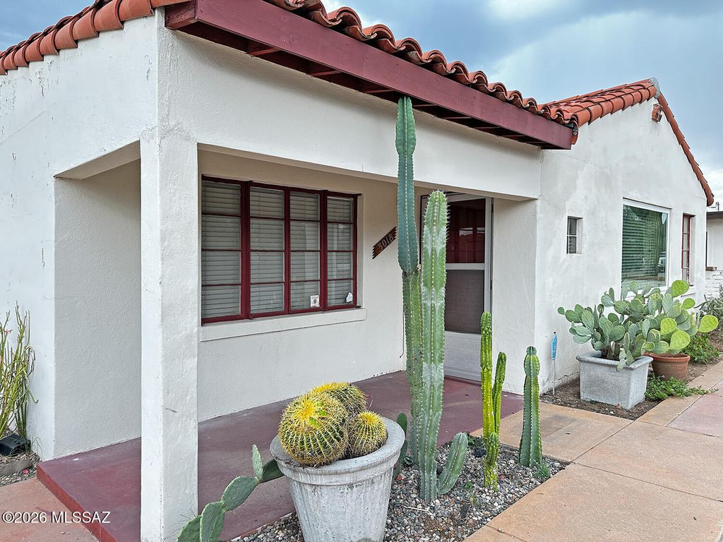 3018 E Seneca Street, Tucson, AZ 85716