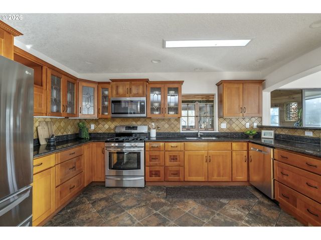 2704 ORCHARD HILL Ln, Lake Oswego, OR 97035