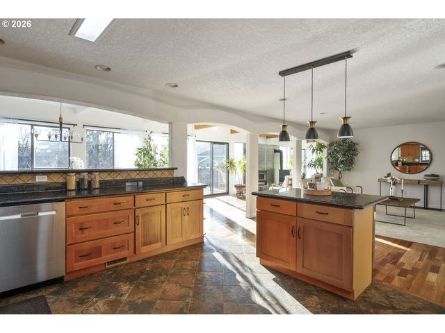 2704 ORCHARD HILL Ln, Lake Oswego, OR 97035