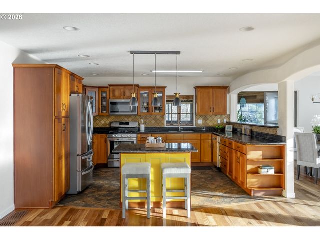 2704 ORCHARD HILL Ln, Lake Oswego, OR 97035