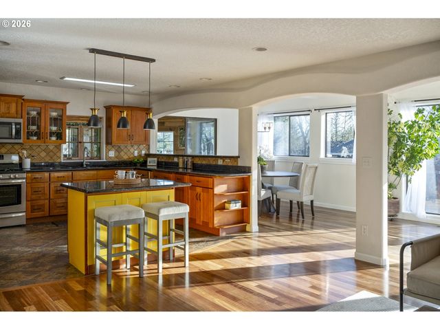 2704 ORCHARD HILL Ln, Lake Oswego, OR 97035