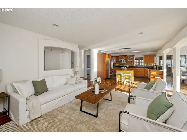 2704 ORCHARD HILL Ln, Lake Oswego, OR 97035