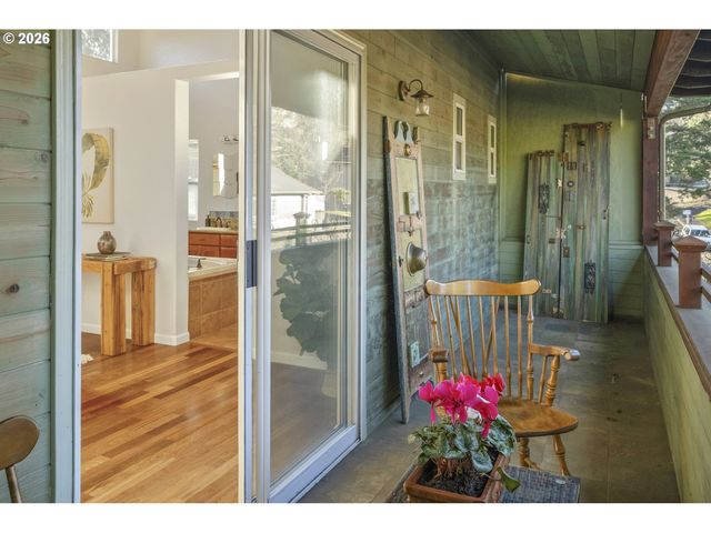 2704 ORCHARD HILL Ln, Lake Oswego, OR 97035