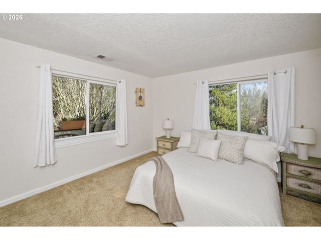 2704 ORCHARD HILL Ln, Lake Oswego, OR 97035