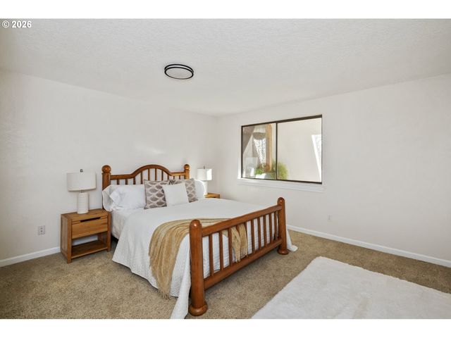 2704 ORCHARD HILL Ln, Lake Oswego, OR 97035