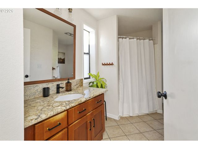 2704 ORCHARD HILL Ln, Lake Oswego, OR 97035