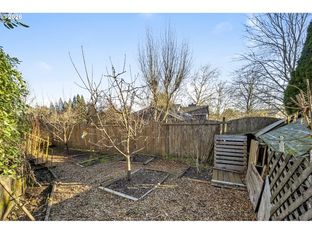 2704 ORCHARD HILL Ln, Lake Oswego, OR 97035