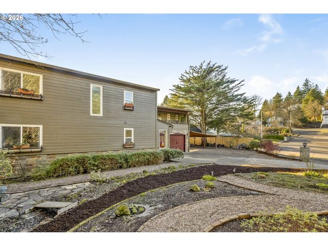 2704 ORCHARD HILL Ln, Lake Oswego, OR 97035