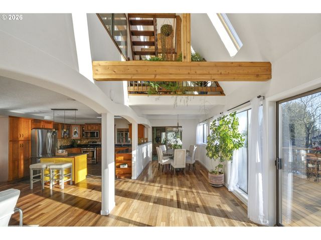 2704 ORCHARD HILL Ln, Lake Oswego, OR 97035