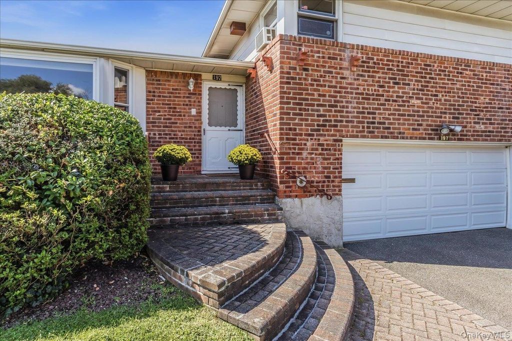 197 Stephen Street, Levittown, NY 11756 — photo 3