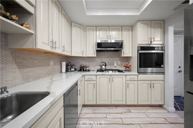 8435 Burnet 105, North Hills (los Angeles), CA 91343