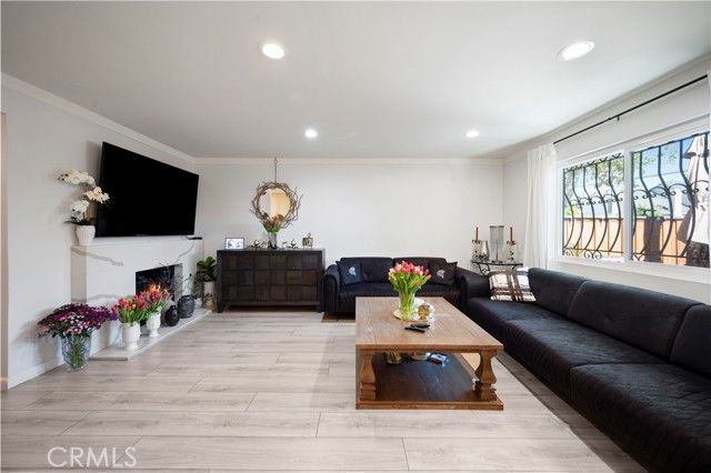 8435 Burnet 105, North Hills (los Angeles), CA 91343